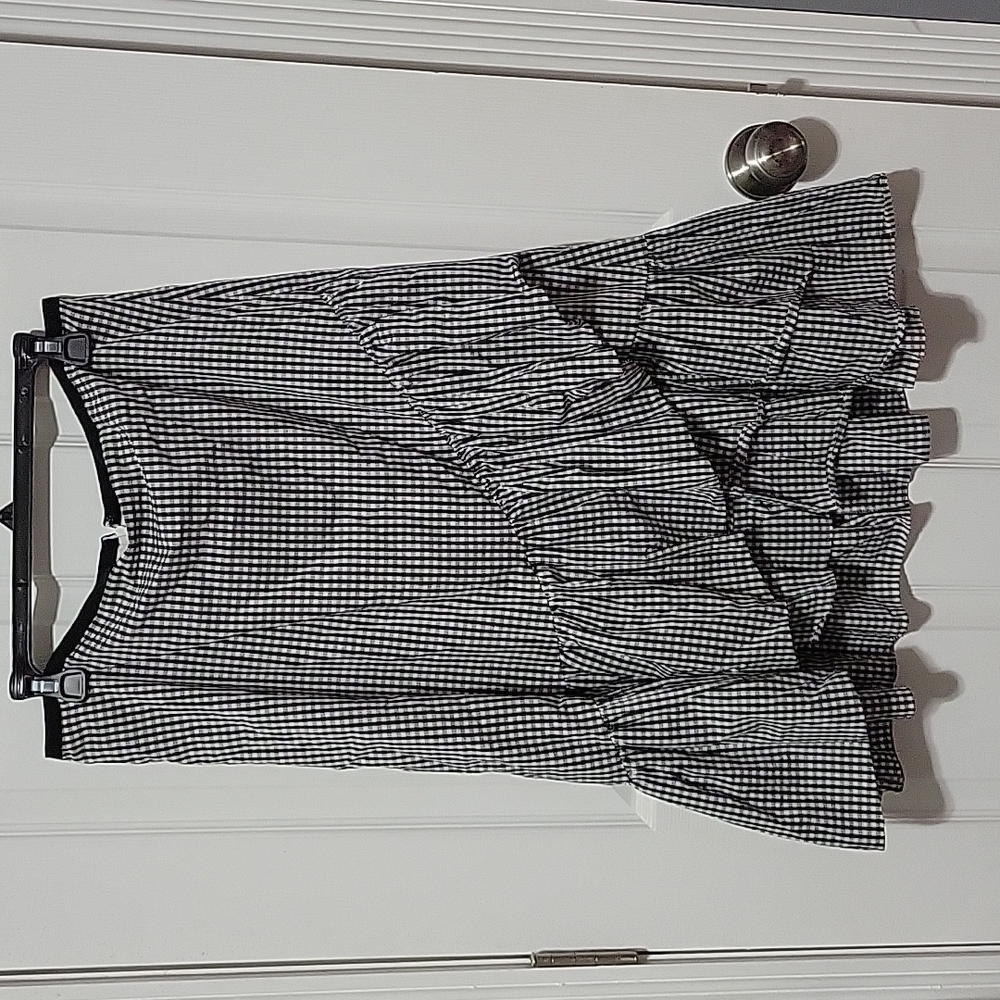 EUC Ann Taylor 14 petite ruffle skirt